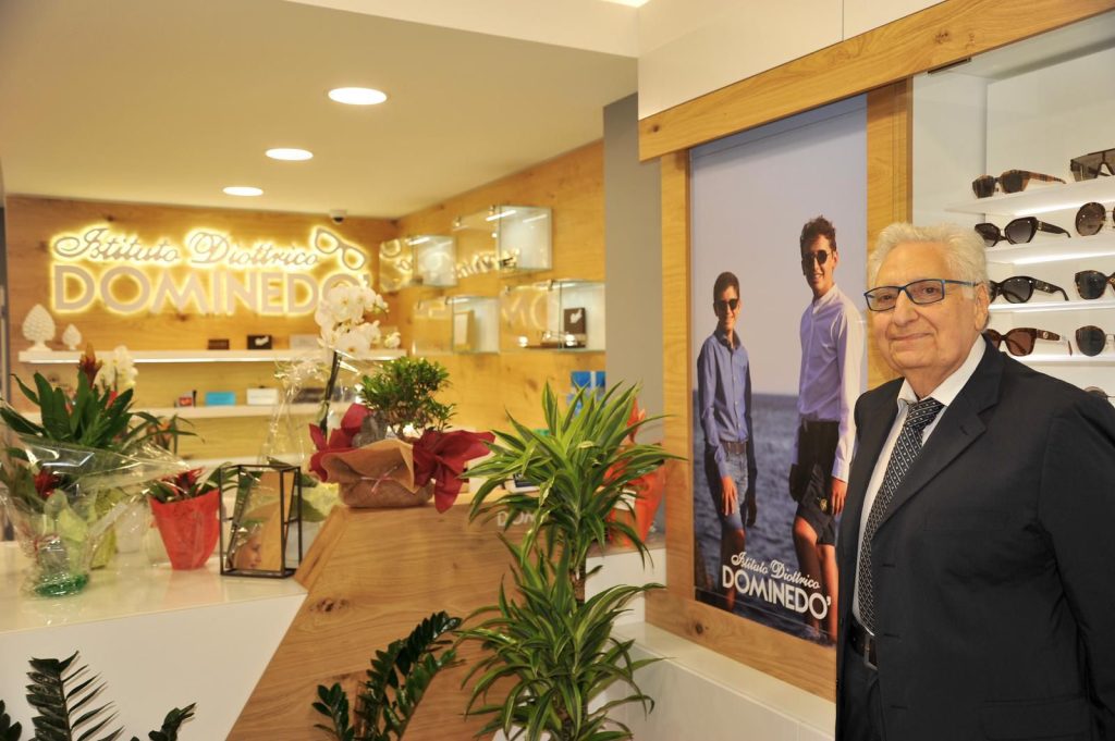 Interno Ottica Dominedò Catania – staff e montature